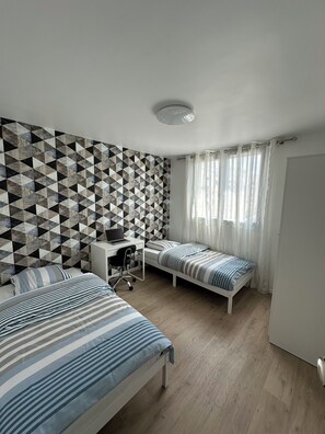 3 Schlafzimmer, Schreibtisch, Bügeleisen/Bügelbrett, kostenloses WLAN