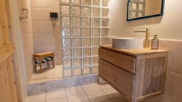 House | Bathroom | Shower, hair dryer, towels