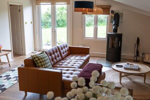 House | Living area | TV, fireplace - Rustic Barn Retreat in North Dorset (Gillingham)