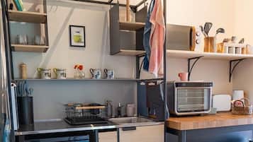 Casa | Cocina privada | Refrigerador, microondas, horno y parrilla de estufa