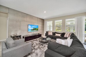 Fernseher, Tischfußball