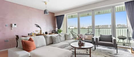 Appartement Premium, balcon, vue ville | Coin séjour