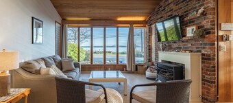 Oceanside Retreat ~ Private Beach in Quaint Seaside Town