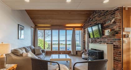 Oceanside Retreat ~ Private Beach in Quaint Seaside Town
