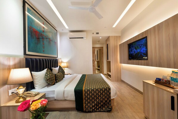 Premium Double Room | Desk, free WiFi, bed sheets