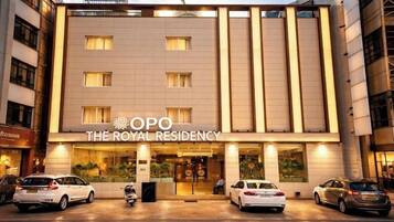 Vista frontal de la propiedad