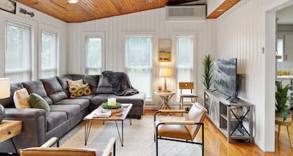 Hot Tub - Fire Pit - Private Retreat - Near 20+ Wineries - Hiking/Biking Trails