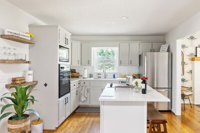 Hot Tub - Fire Pit - Private Retreat - Near 20+ Wineries - Hiking/Biking Trails