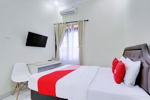 Deluxe Double Room | Free WiFi, bed sheets - Hotel O Syariah Griya Wisata (Wonogiri)