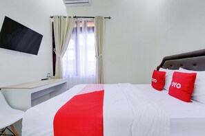 Deluxe Double Room | Free WiFi, bed sheets - Hotel O Syariah Griya Wisata (Wonogiri)