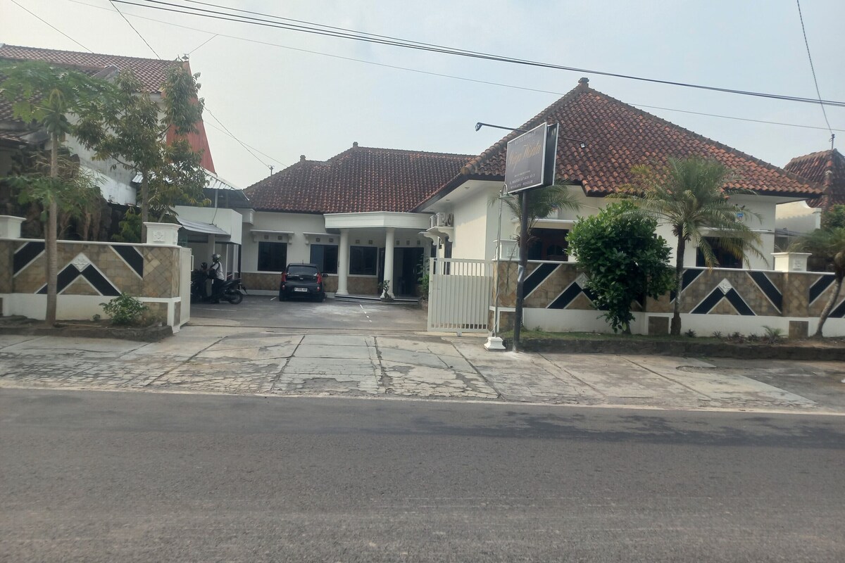 OYO 94019 Hotel Syariah Griya Wisata, courtesy of Expedia