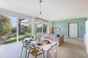 Apartment | Living area | 35-cm TV with digital channels - La Bouganville P1-1 Apartment (Toscolano Maderno)