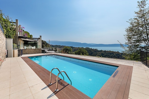 La Bouganville P1-1 Apartment 