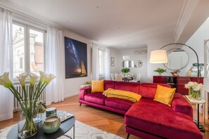 TV - Luxury Rental Penthouse in the Heart of Lucca (Lucca)