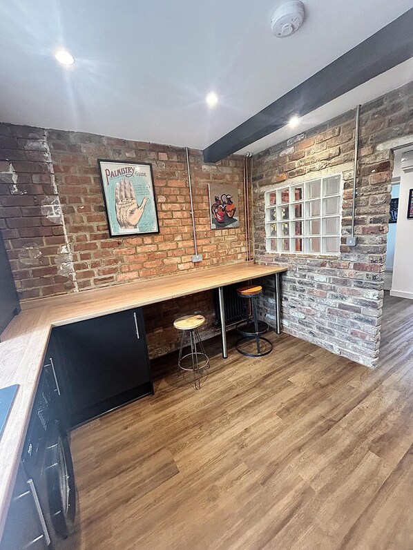 House | Private kitchen | Fridge, microwave, oven, stovetop