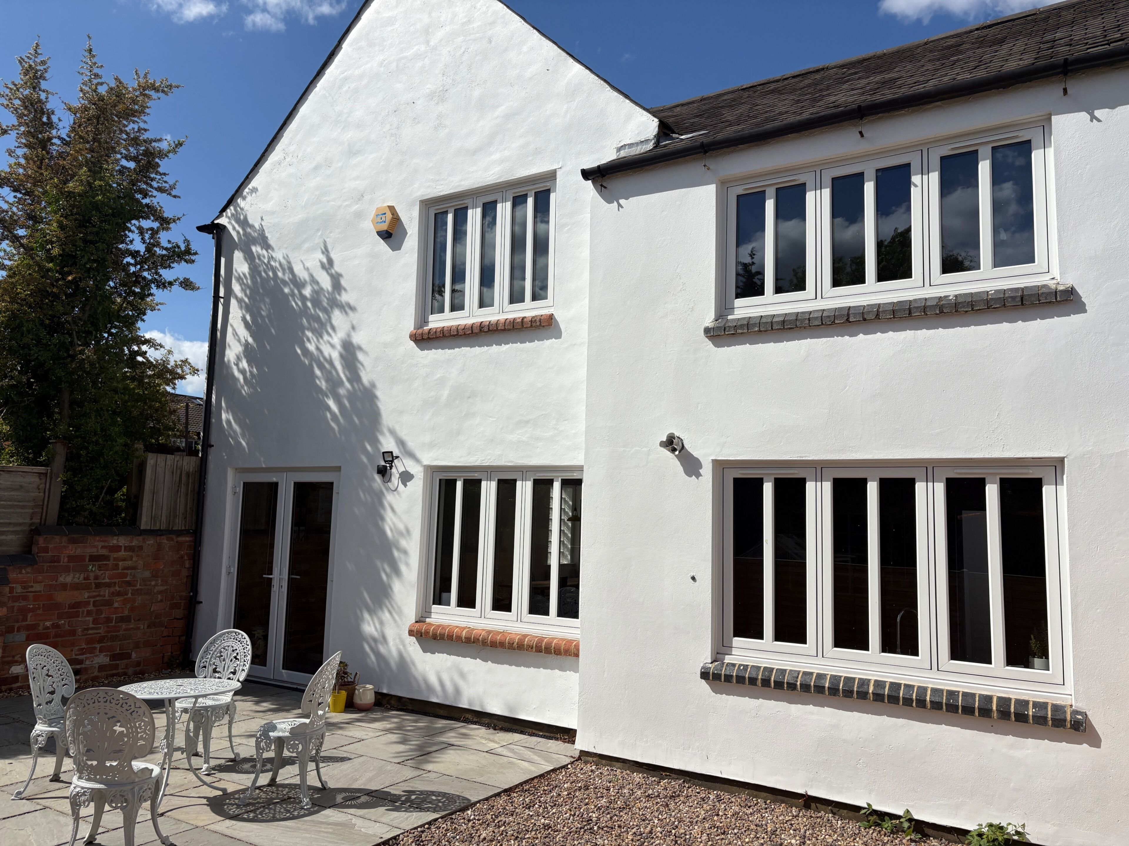 ハウス | 屋外ダイニングエリア