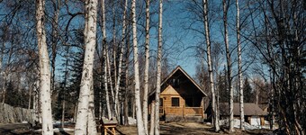 Rustic and Warm Alaskan Log Cabin!