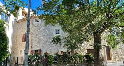 3 bedroom private vacation home in bize-minervois