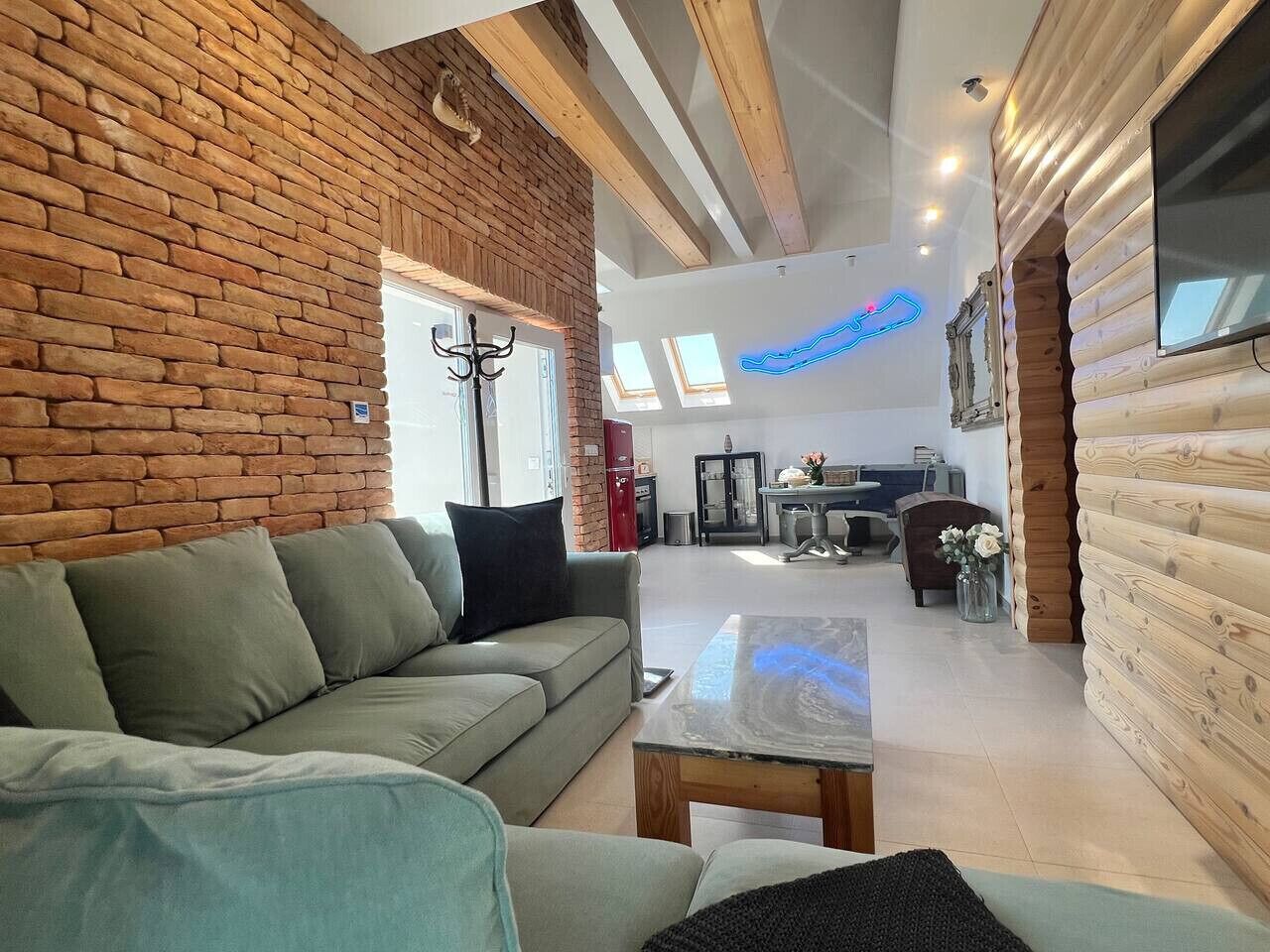 Télévision, chaîne hi-fi