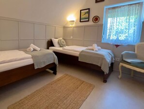 3 bedrooms, desk, iron/ironing board, travel cot