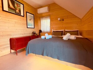 3 Schlafzimmer, Schreibtisch, Bügeleisen/Bügelbrett, Reisekinderbett