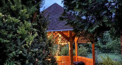 Neon Apartment: Large Garden, Near Lake, Pet&Famil