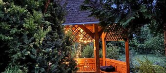 Neon Apartment: Large Garden, Near Lake, Pet&Famil