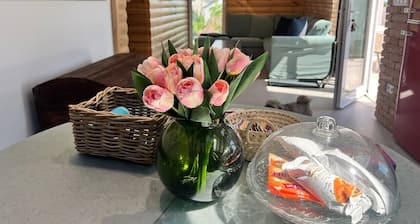 Neon Apartment: Large Garden, Near Lake, Pet&Famil