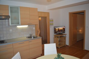 Appartement classique, vue sur la montagne | 1 chambre, systĂšme dâinsonorisation, accĂšs au Wi-Fi (inclus)