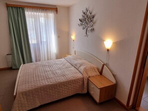 Room, 2 Bedrooms, Balcony, Sea View | Desk, free WiFi, bed sheets - Villa Riva (Omisalj)