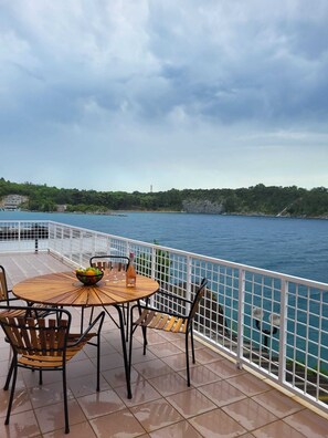 Double Room, Balcony, Sea View | Desk, free WiFi, bed sheets