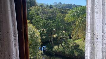 Frigobar, Wi-Fi de cortesia, roupa de cama