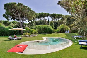 Pool - Villa in Marina Di Bibbona with 4 bedrooms sleeps 8 (Marina Di Bibbona)