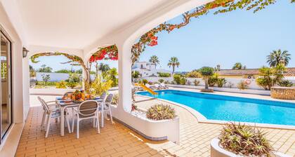 Peaceful retreat w/ heatable pool & garden