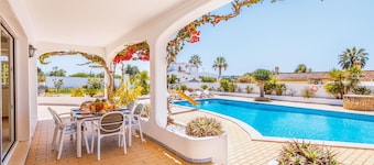 Peaceful retreat w/ heatable pool & garden