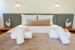 4 bedrooms, iron/ironing board, free WiFi, bed sheets - Modern villa with heatable pool and barbecue (Albufeira)