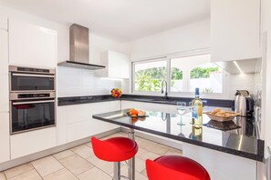 Kühlschrank, Mikrowelle, Ofen, Geschirrspüler
