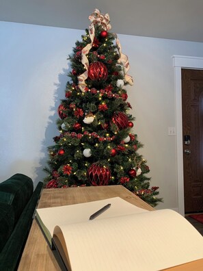 Lobby - Enjoy year round Christmas in North Pole AK with 3 beds 2 baths (North Pole)