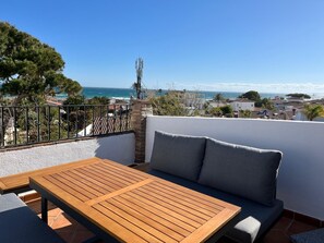 Outdoor dining - Impecable Adosada A Pasos DEL Mar, Jardin Privado, Vistas AL Mar. Ideal Familias (Marbella)