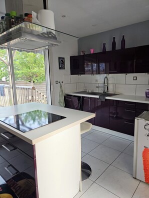 Jääkaappi, astianpesukone, tehosekoitin