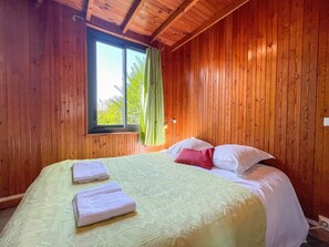 2 bedrooms, bed sheets