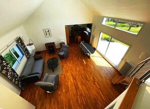 TV, fireplace, books - House Ty Losquet. (Plouha)