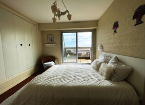 4 soverom, skrivebord, internettilgang og sengetøy