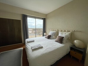4 chambres, bureau, accĂšs Internet, draps fournis