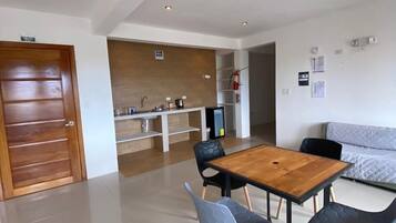 Standard Apartment, City View | Living area