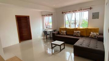 Deluxe Apartment, City View | Ruang tamu