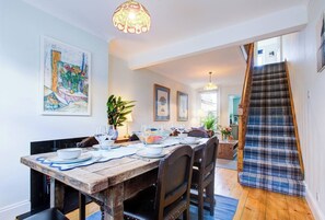 Dining - Stunning Cottage in the Heart of Old Leigh - Pass the Keys (Southend-on-Sea)