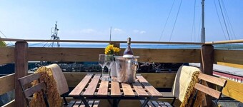 Pass the Keys | Stunning Cottage in the Heart of Old Leigh