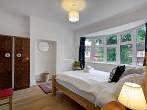 3 bedrooms, iron/ironing board, free WiFi, bed sheets - Pass the Keys | Stunning Stylish Family Home (Stretford)