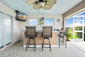 屋外ダイニングエリア